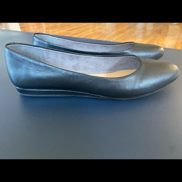 Black “flats” - Picture 4 of 4